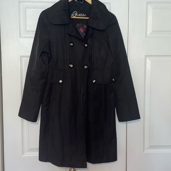 Guess womens light jacket with buttons. Jacket is size large. Great condition - Picture 2 of 7